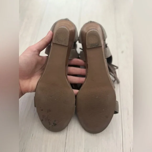 Steve Madden fringe sandals. 8.5. Taupe. Used. - Picture 3 of 5